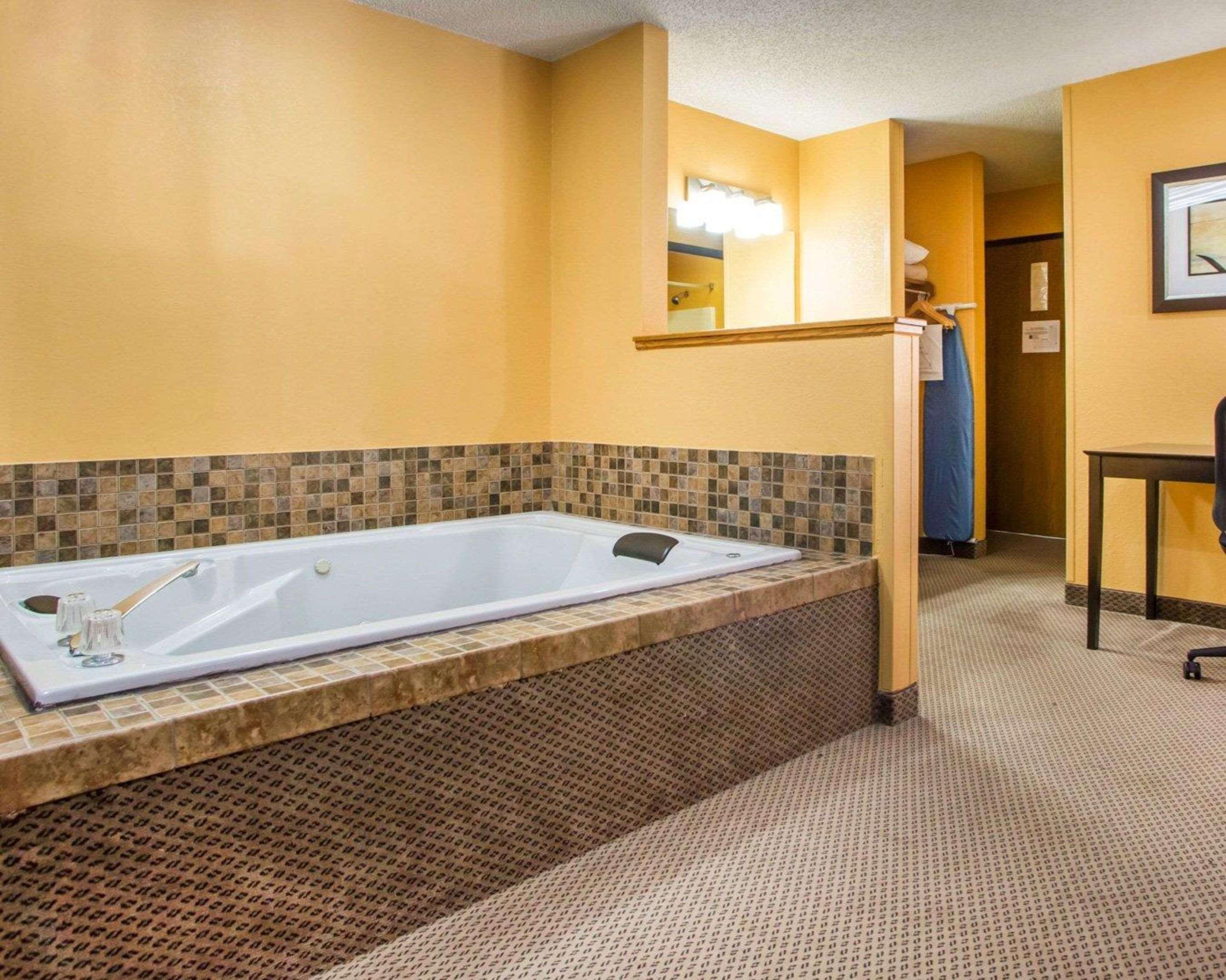 Quality & - Appleton East Hotel Kimberly