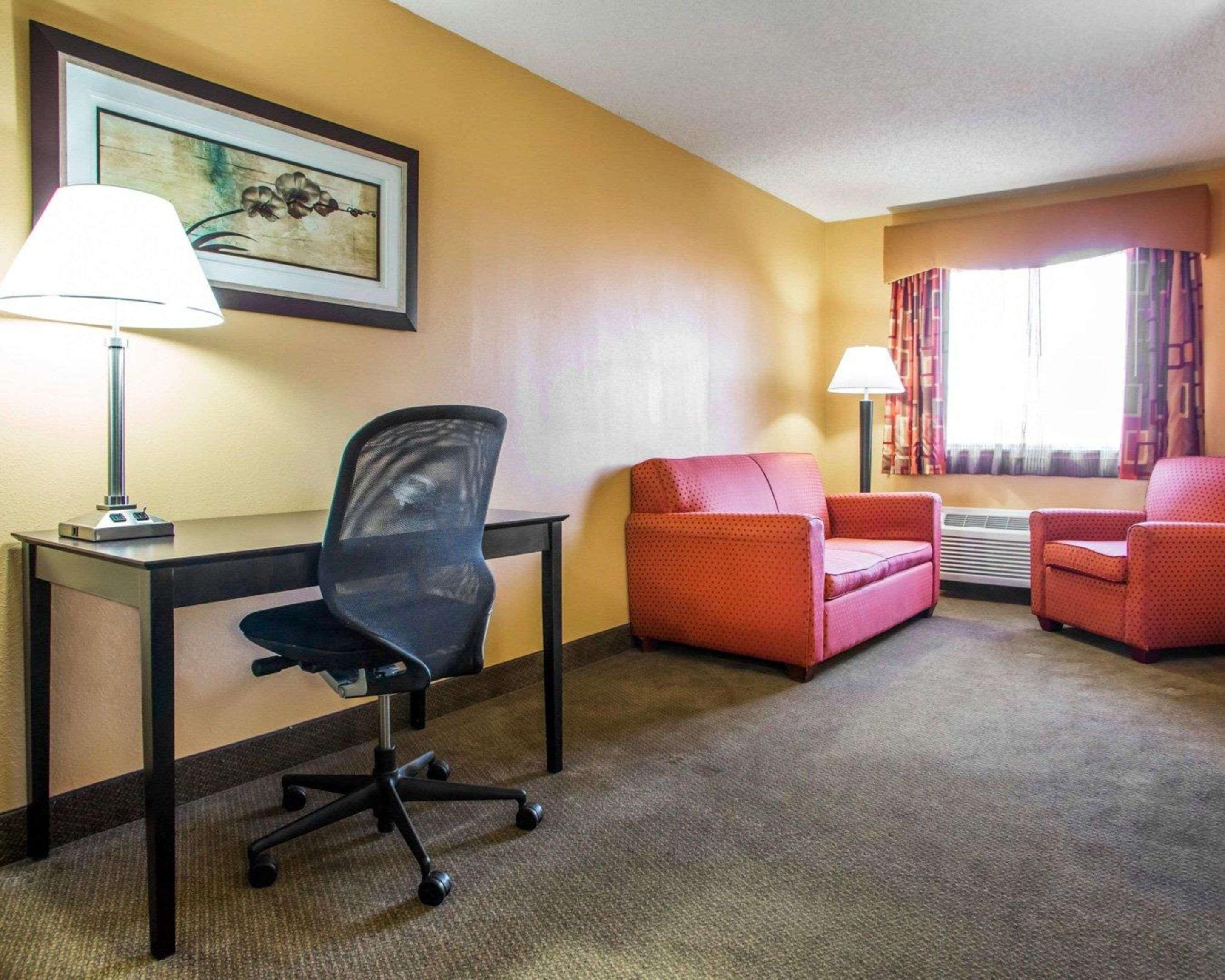 Quality & - Appleton East Hotel