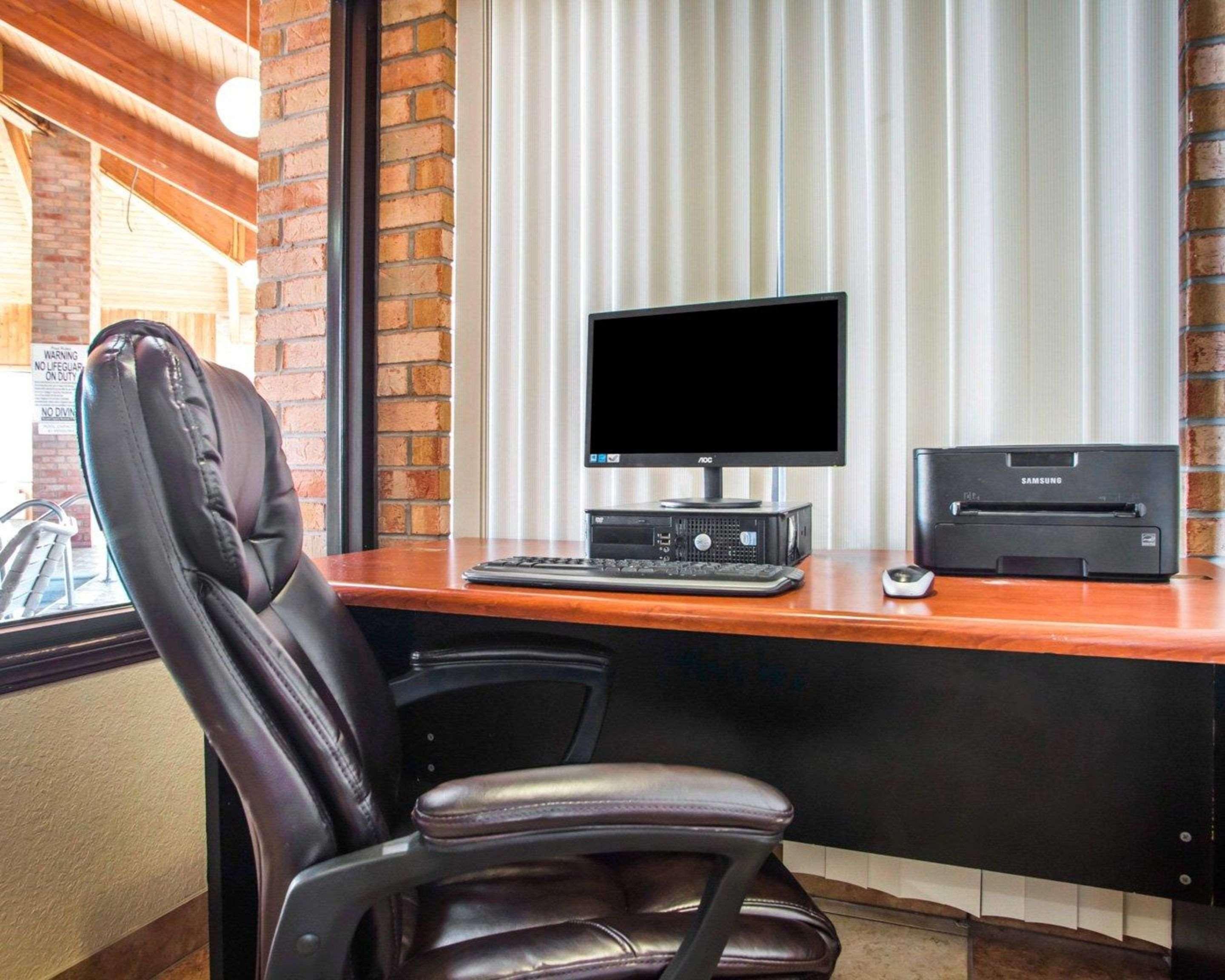 Quality & - Appleton East Hotel