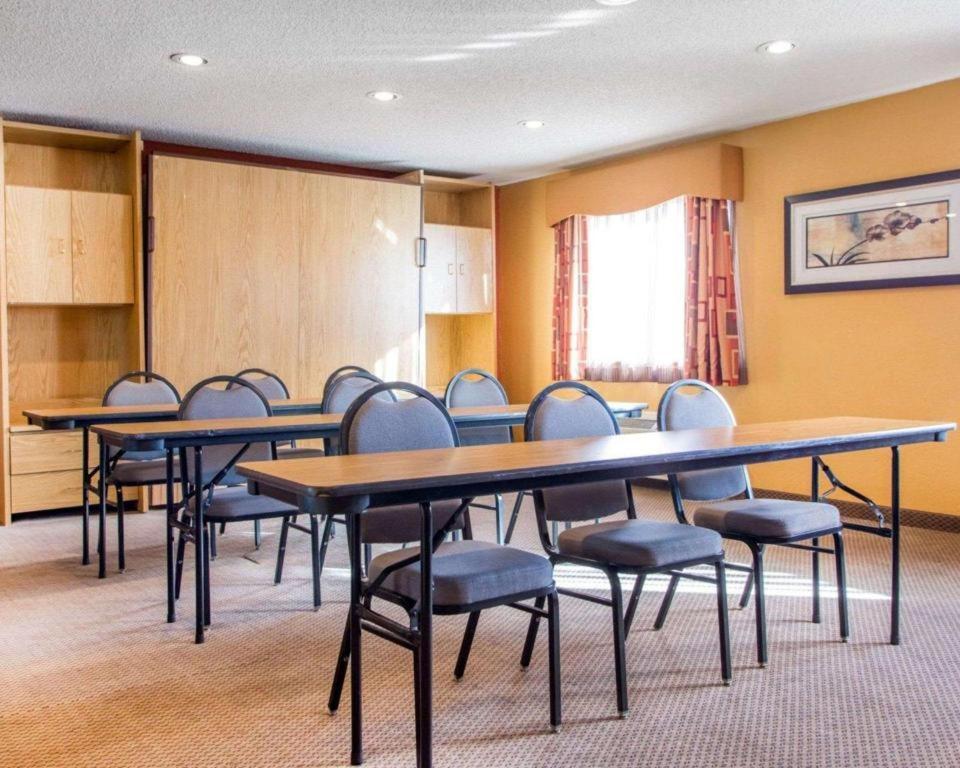 Quality & - Appleton East Hotel 2*