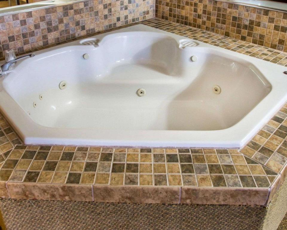 Hotel Quality & - Appleton East