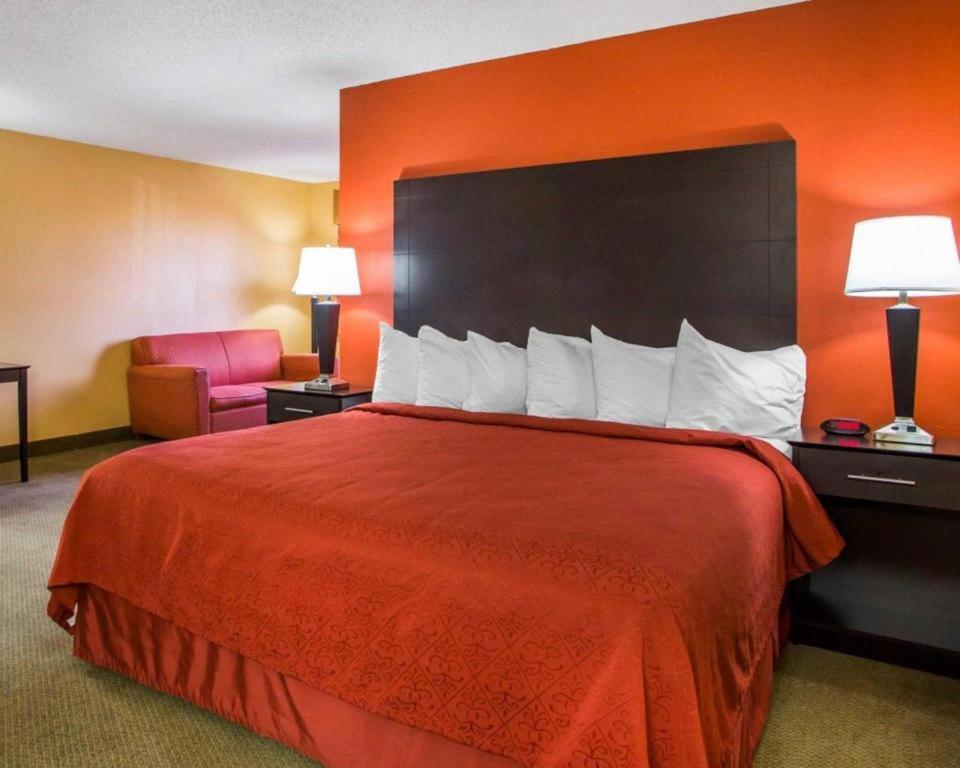 Quality & - Appleton East Hotel