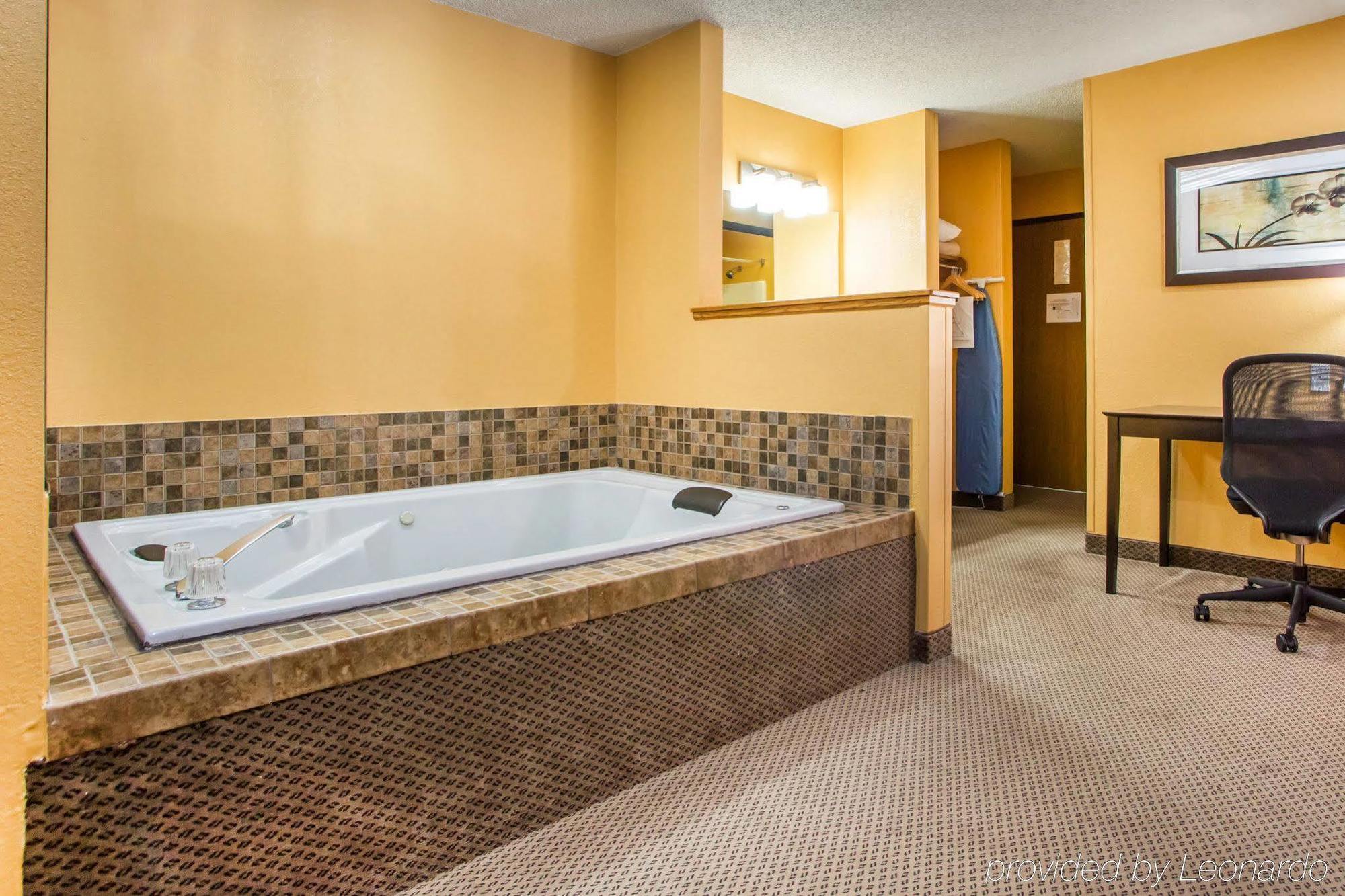 Hotel Quality & - Appleton East Kimberly