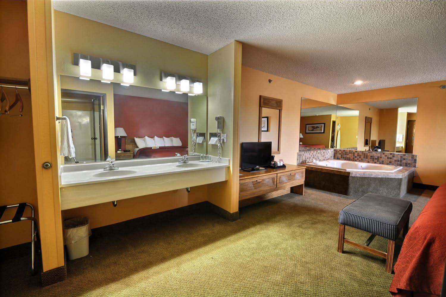 Quality & - Appleton East Hotel
